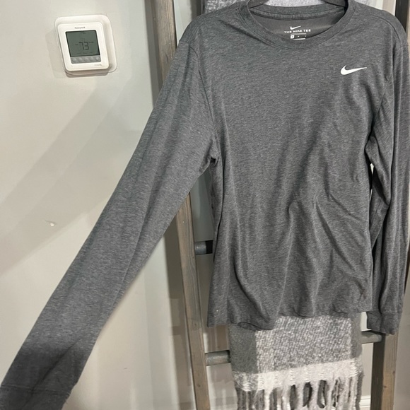 MENS NIKE LONG SLEEVE TEE - Picture 3 of 8